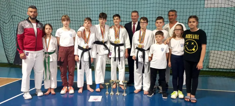 Micuţii karateka de la CSM, Kodo şi Meikyo s-au întors la Galaţi cu 60 de medalii de la Naţionale