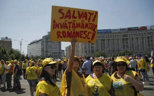 Protest al dascălilor români