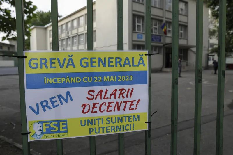 Greva profesorilor continuă. Sindicatele cer majorarea veniturilor tuturor angajaților din Educație cu 25 la sută