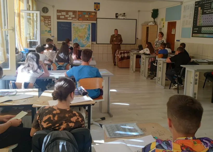 Elevi de gimnaziu din județul Galați, vizitați la școală de militari