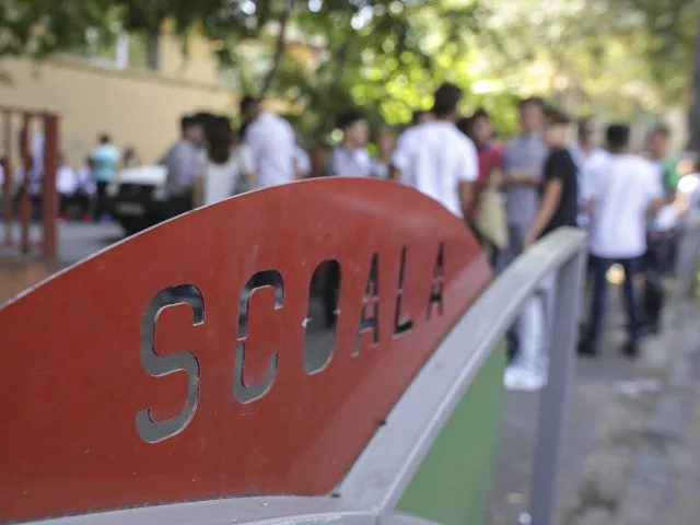 ESTIMARE. Peste 160.000 de elevi nu ar mai primi burse de merit anul viitor.