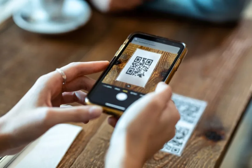 Coduri QR pe toate diplomele absolvenților de studii superioare