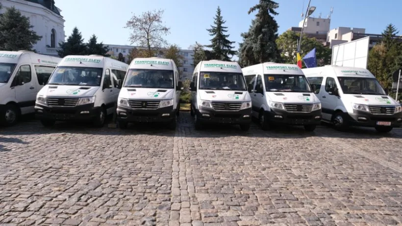62 de microbuze noi, electrice și hibrid, pentru elevii din județul Galați