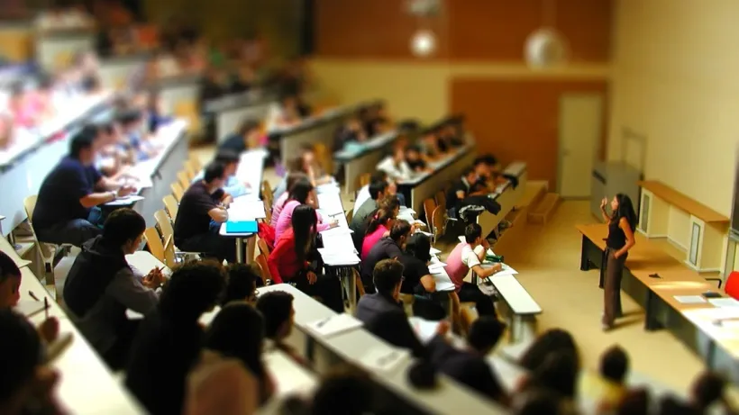 Bursele pentru studenți, mai mici și mai puține