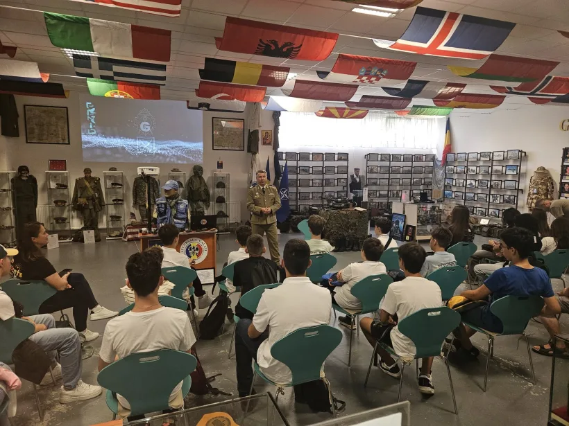 Elevii de la Școala Gimnazială 26 Galați, întâlnire cu reprezentanții Centrului Militar Județean