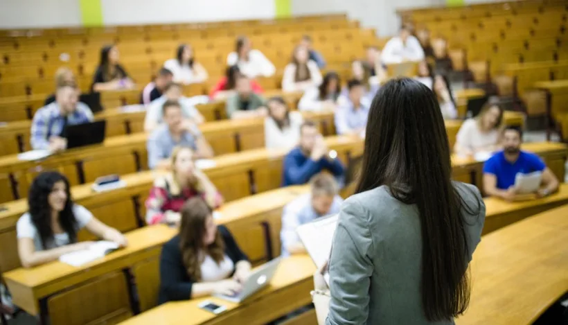 Burse sociale pentru mai mult 39.000 de studenți din medii dezavantajate